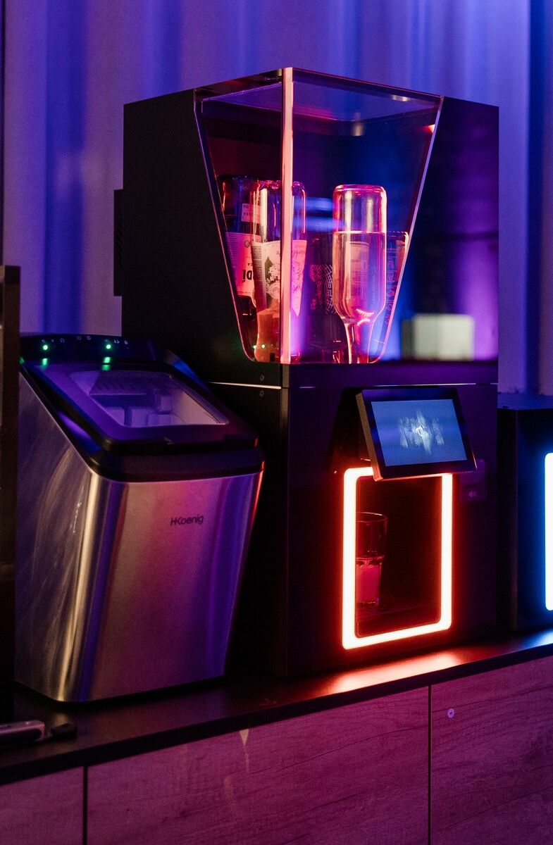Die Selfservice-Bar serviert rund um die Uhr Drinks. Getränke können damit ohne Personal ausgeschenkt werden.