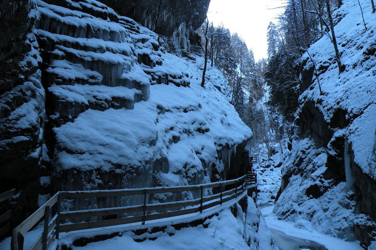 Die Stege in der Rappenlochschlucht sind im Winter nicht begehbar. Stadt