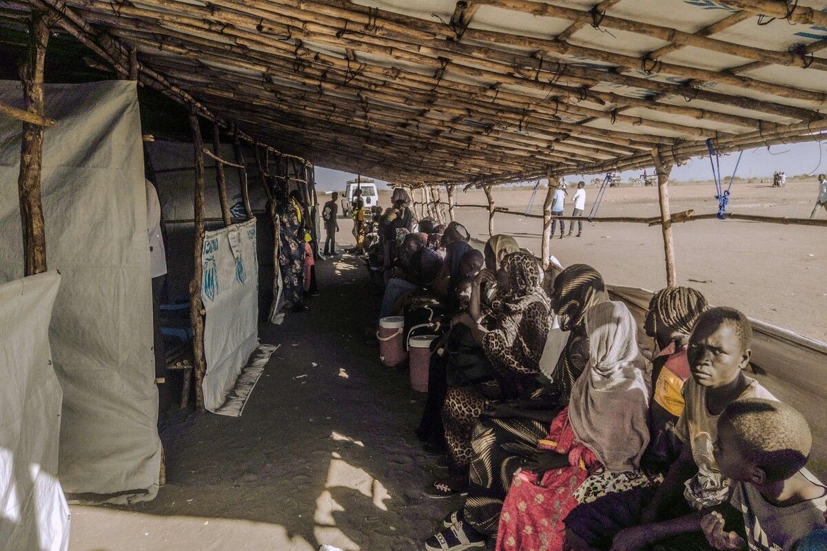 Die Vereinten Nationen zeigten sich alarmiert über die zunehmenden Kämpfe im Sudan und die dadurch ausgelösten Fluchtbewegungen. Seit Beginn der jüngsten Kämpfe vergangene Woche seien bis zu 300.000 Menschen aus Wad Madani und Umgebung geflohen, teilweise zu Fuß.