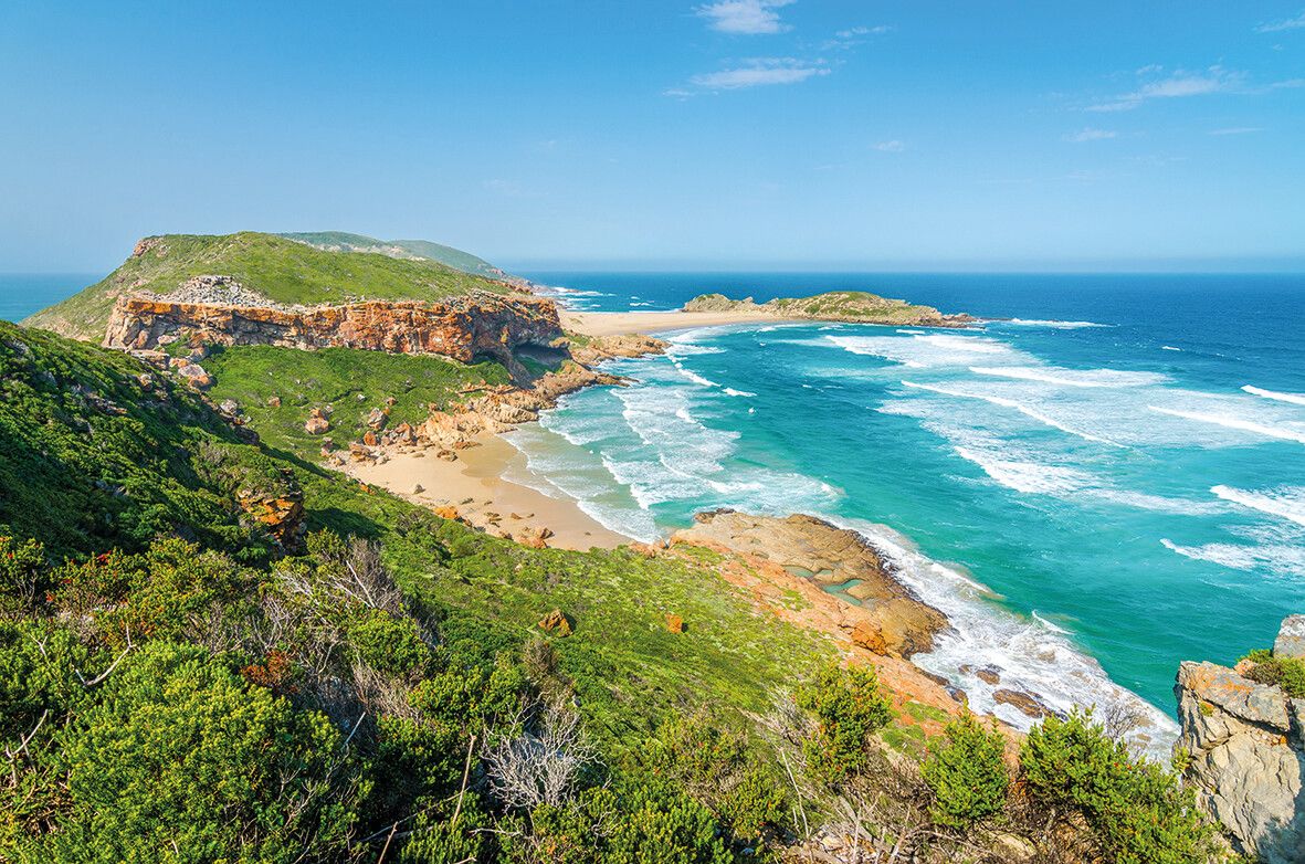 Die Wanderung bietet immer wieder traumhafte Ausblicke auf das Meer.Shutterstock