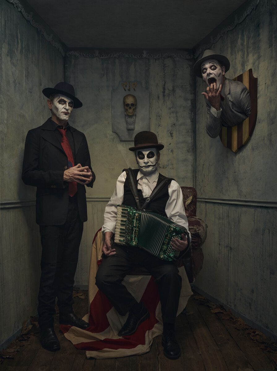 Die Welt der Tiger Lillies ist dunkel, eigentümlich und abwechslungsreich, mit Momenten schwarzen Humors und ungemeiner Schönheit. STOUT JACQUES BUTENOP