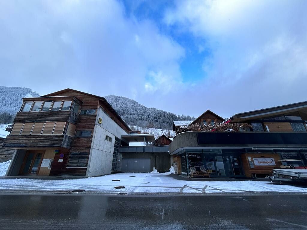Die zwei Gebäude werden vereint und zum neuen SPAR-Markt.Brand