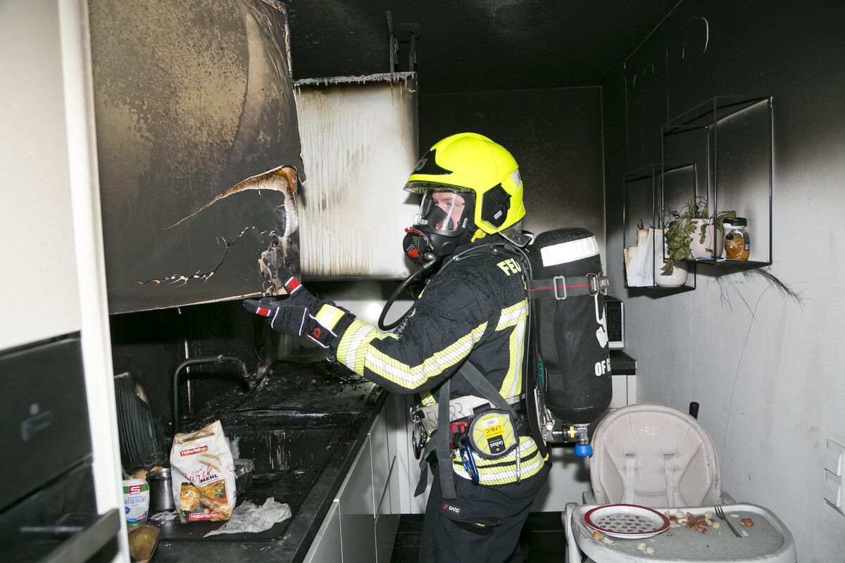 Durch das Feuer wurde die Küche so zerstört, dass die Wohnung vorerst unbewohnbar wurde. Dietmar Mathis