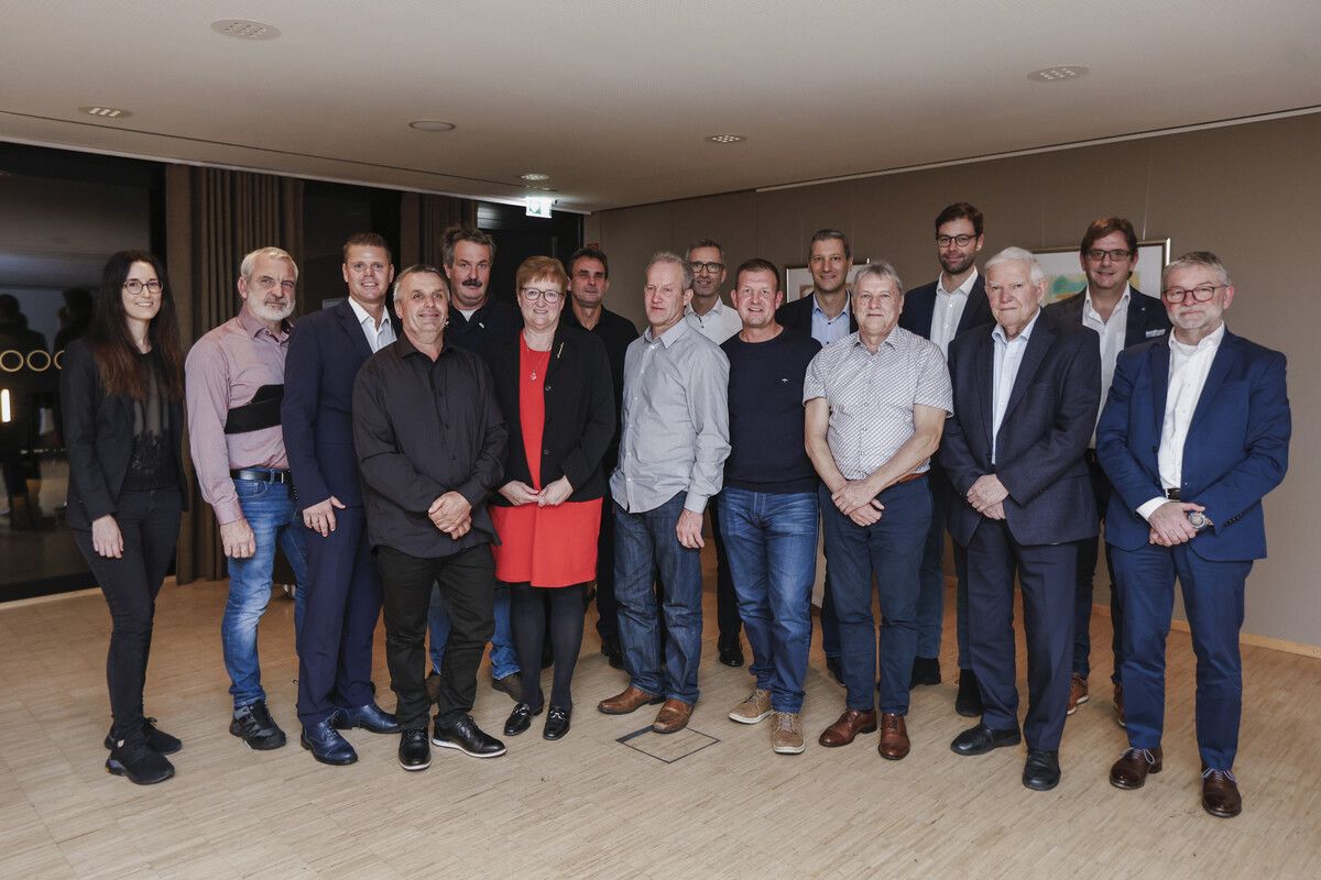 Ehrung Bei Hilti & Jehle in Feldkirch wurden die langjährigen Mitarbeiter im Beisein von Geschäftsführung, Abteilungsleitern, Familie Hilti und Arbeiterkammer-Vizepräsidentin Jessica Lutz bei einer gemeinsamen Feier für ihre Tätigkeit, Loyalität und ihren Einsatz geehrt. hilti&Jehle