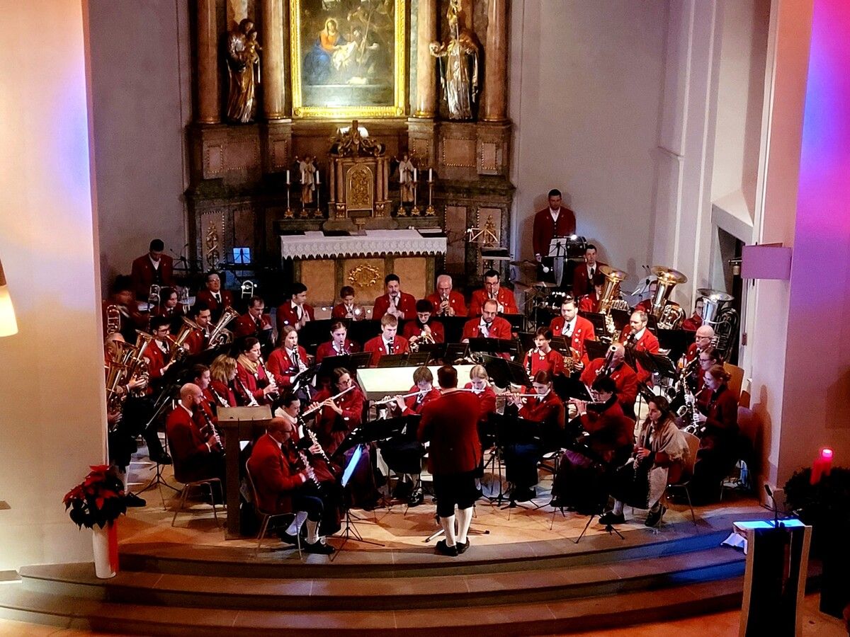 Ein besonderes Highlight im „Lochauer Advent 2023“ ist das „Konzert zur Adventzeit“ des Musikvereins Lochau im stimmungsvollen Ambiente der Pfarrkirche. BMS