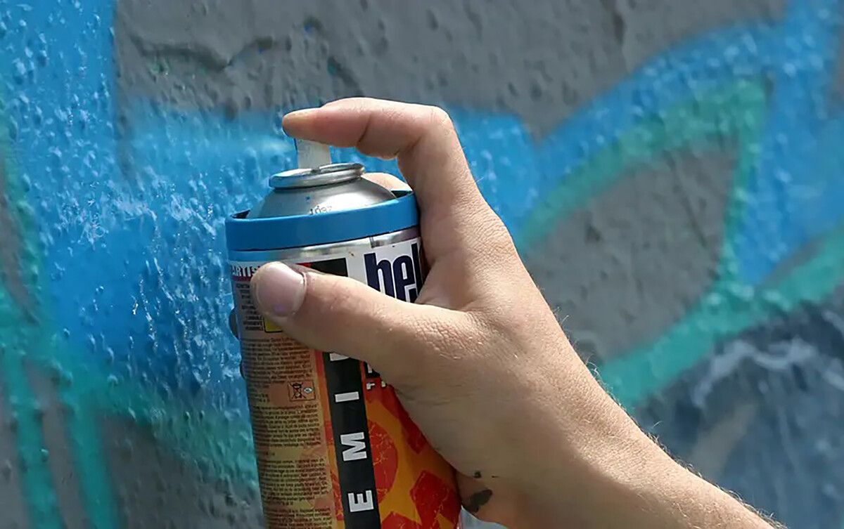 Ein Erwachsener und drei Unmündige sprayten in Wolfurt herum. dpa/Felber