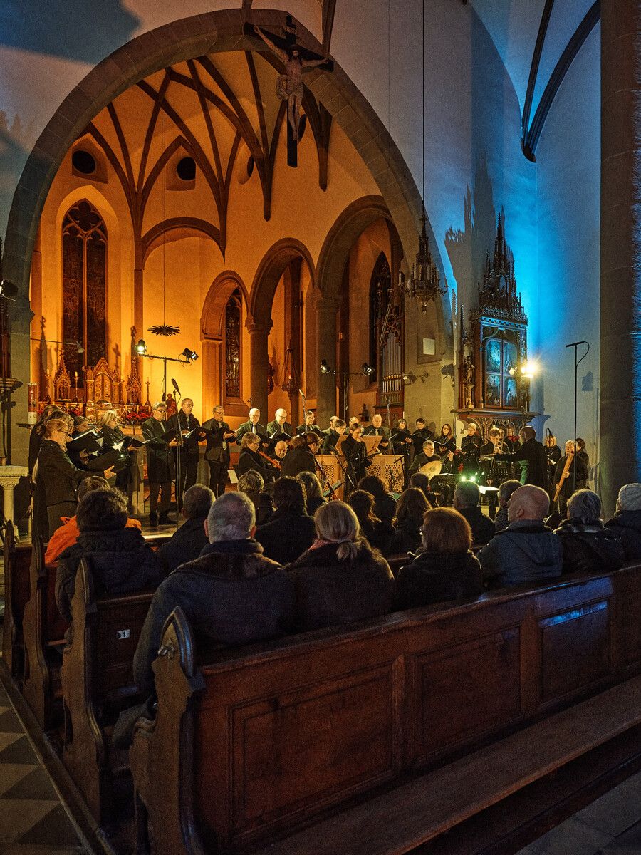 Das Wort Gottes zur Osternacht untermalt mit elektronischer Tanzmusik. breuer