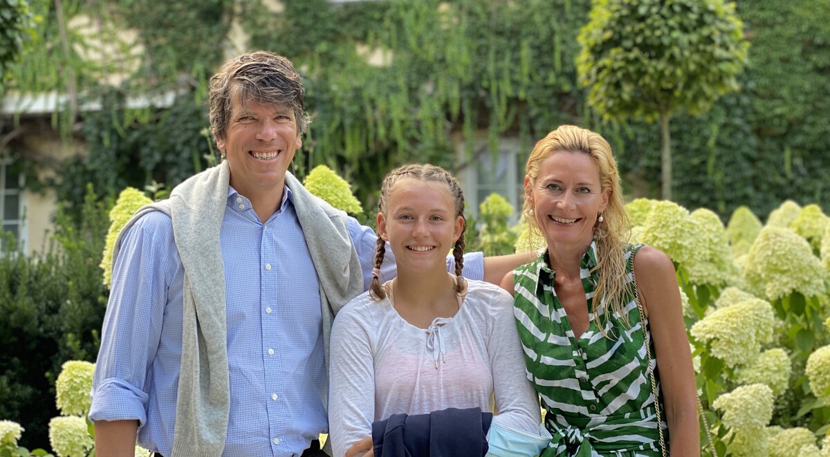 Eine trotz viel Arbeit glückliche Familie: Nicole Concin mit Tochter Hannah und Ehemann Severin Semsroth.