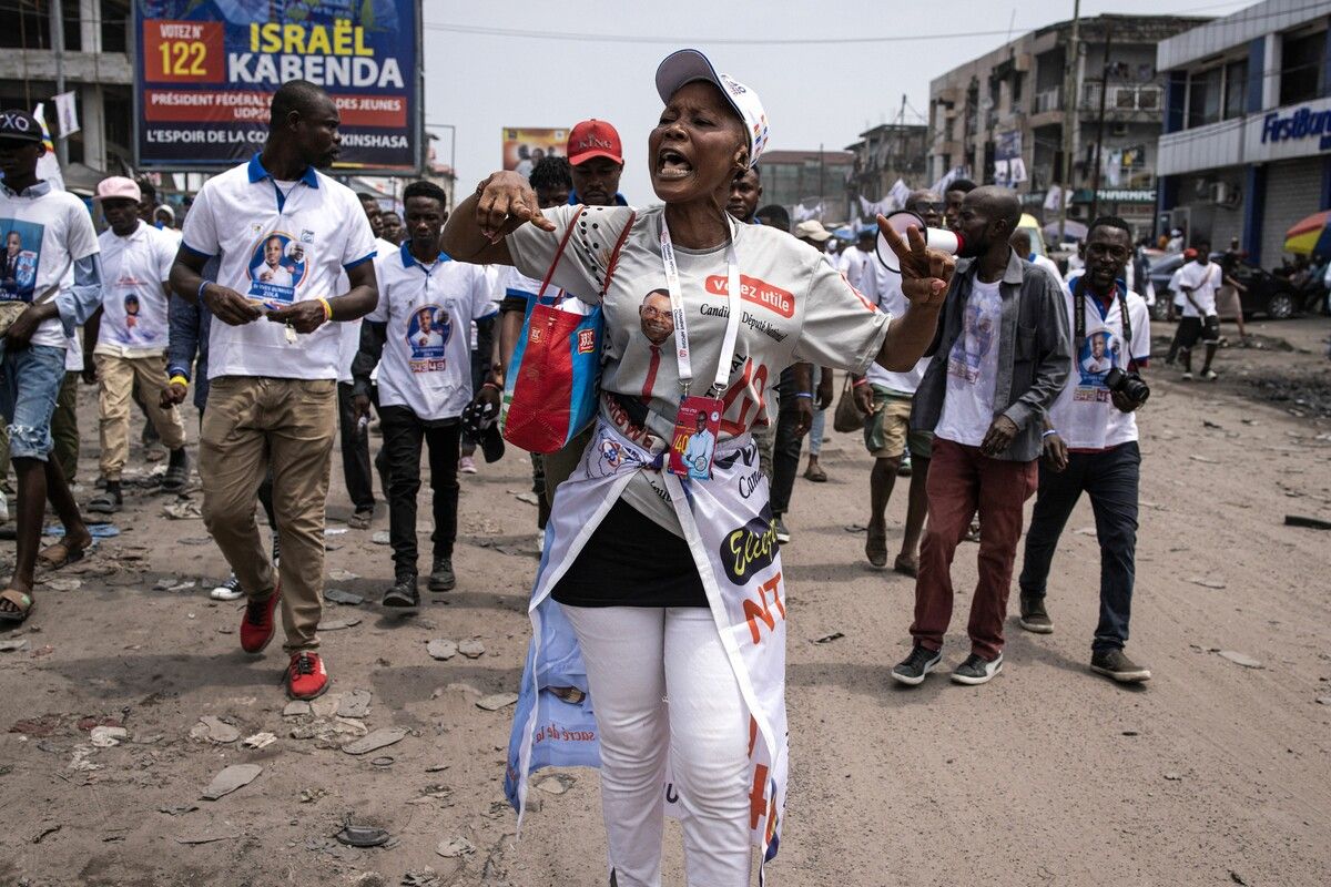 Eine Unterstützerin von Felix Tshiseked, Präsident der Demokratischen Republik Kongo, singt während einer Kampagne in Kinshasa. AFP