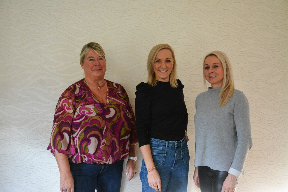 Elfriede Böhler, Musikerin Ingrid Hofer und Michaela Uitz-Steinhauser haben ein Friedenslied gegen Mobbing geschaffen. BVS