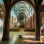 Die Inflation kennt keine Gnade: Auch der Kirchen­beitrag wird teurer. »A4