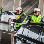 Polizei kündigt verstärkte Verkehrskontrollen in der Vorweihnachtszeit an. »A4