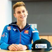 Skispringerin mit 200-Meter-Ziel