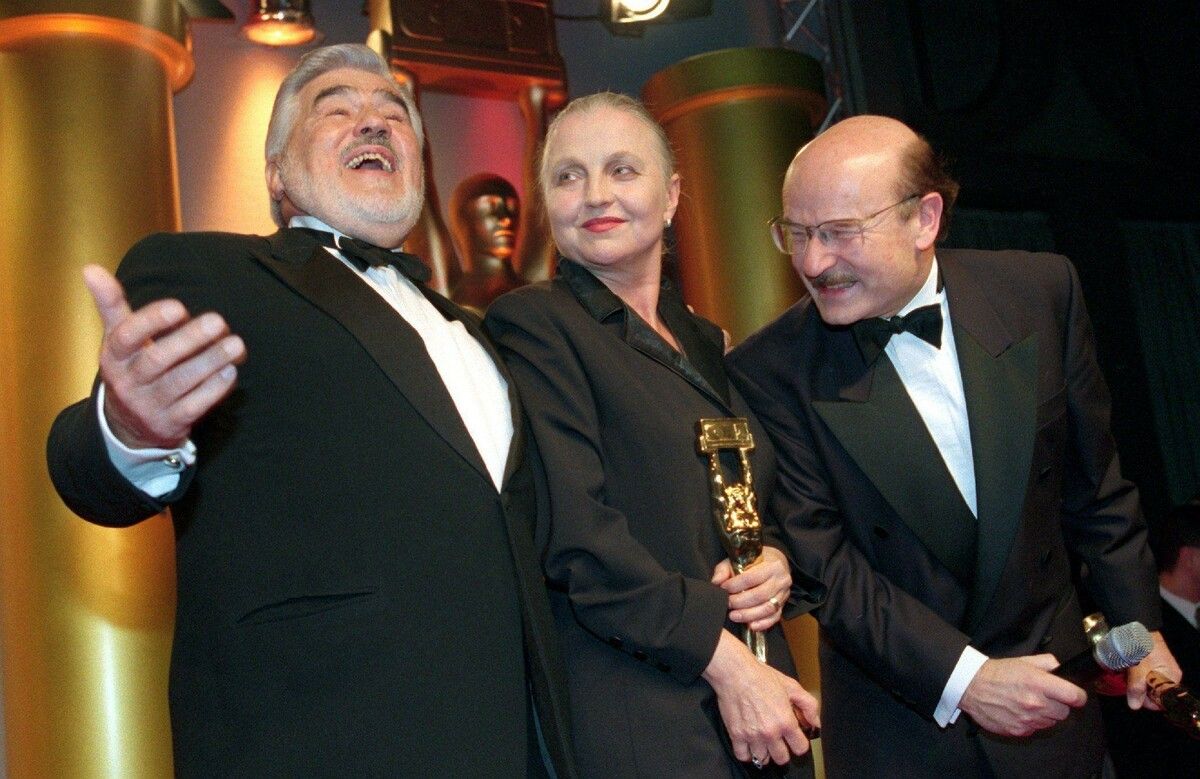 Hanna Schygulla erhielt den „Deutschen Videopreis 2000“ der 70er-Jahre.