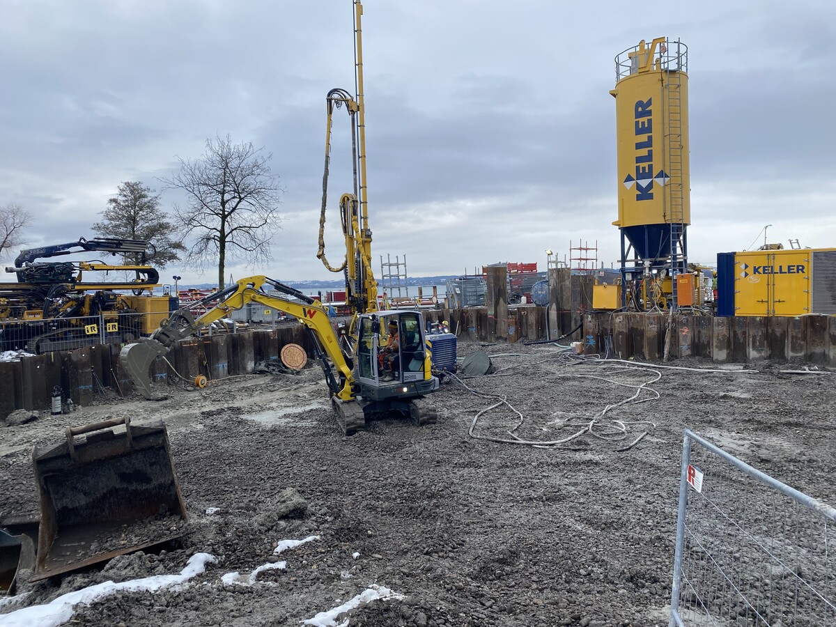 Hier wird die Seeenergiezentrale entstehen, zwischen dem Hallenbad und dem Festspielhaus. VN/Rauch