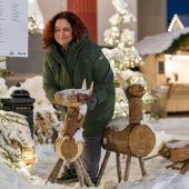 Die Christkindlemarkt-Dekorateurin