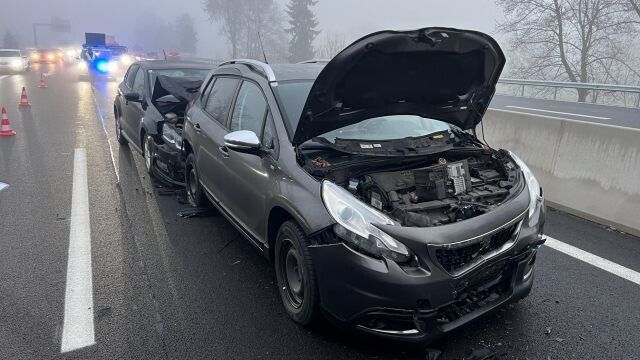 In den Auffahrunfall auf der Autobahn bei Dornbirn-West waren insgesamt vier Fahrzeuge verwickelt.vlach