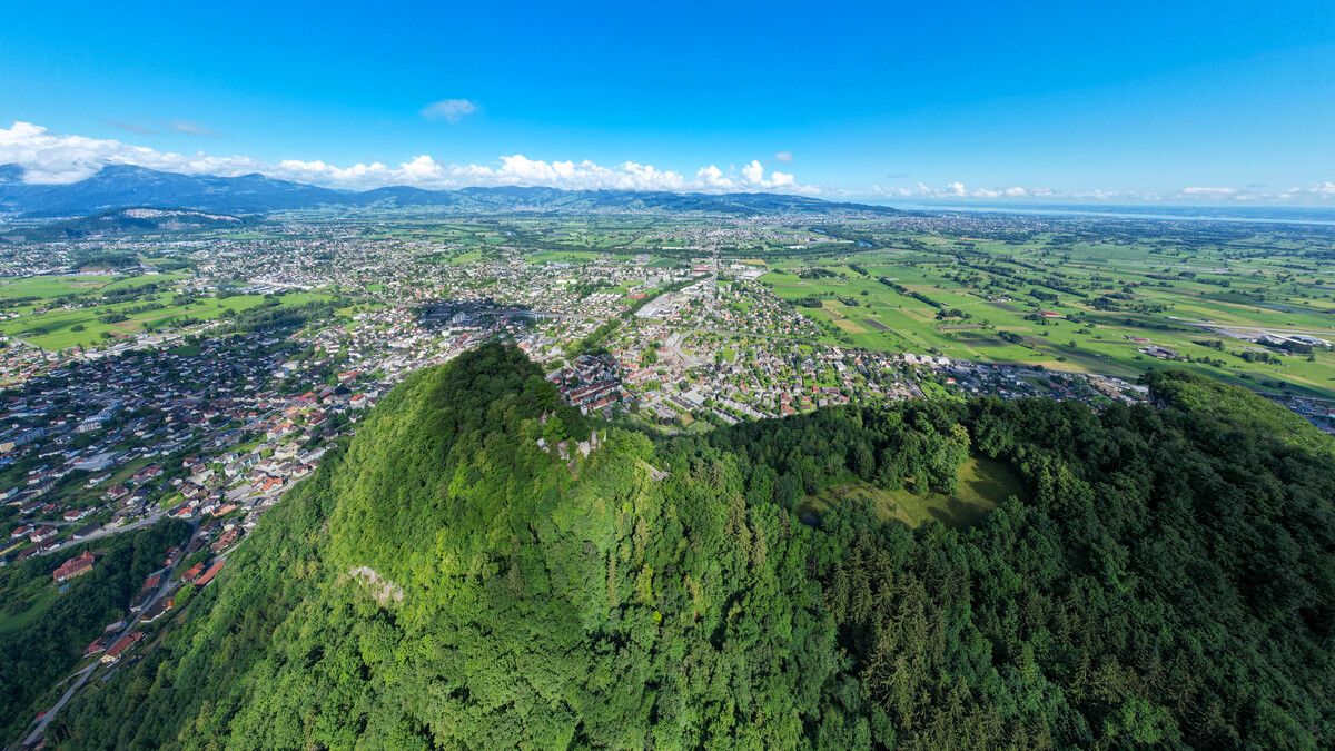 In Vorarlberg konzentriert sich die Besiedlung auf die Talschaften. Das neue Bodenverbrauchsmonitoring soll helfen, weitere Versiegelung zu reduzieren. VN/Lerch