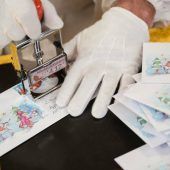 Nikolauspostamt hat bereits 30.000 Kinderbriefe beantwortet