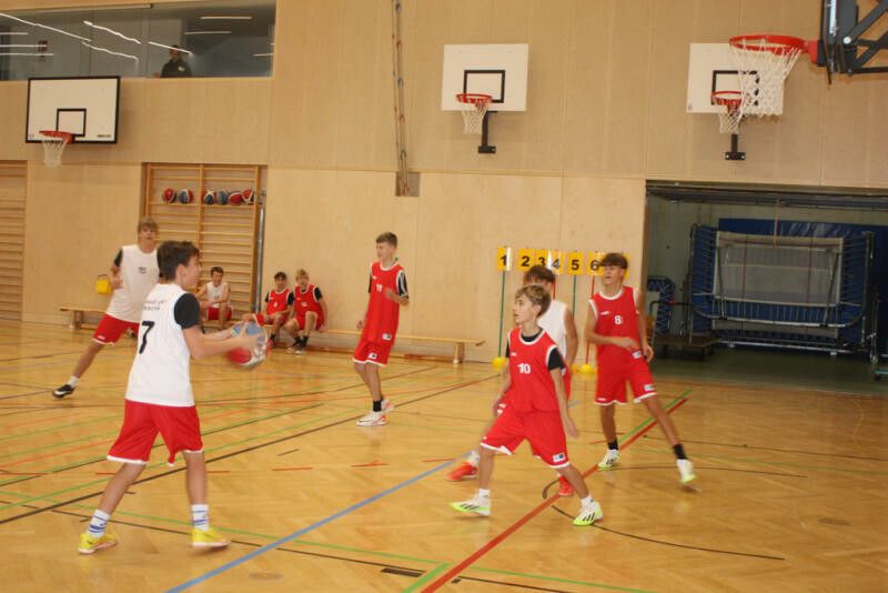 Junge Talente stehen bei Landesmeisterschaften im 3x3 Basketball School Jam im Rampenlicht. vn-tk