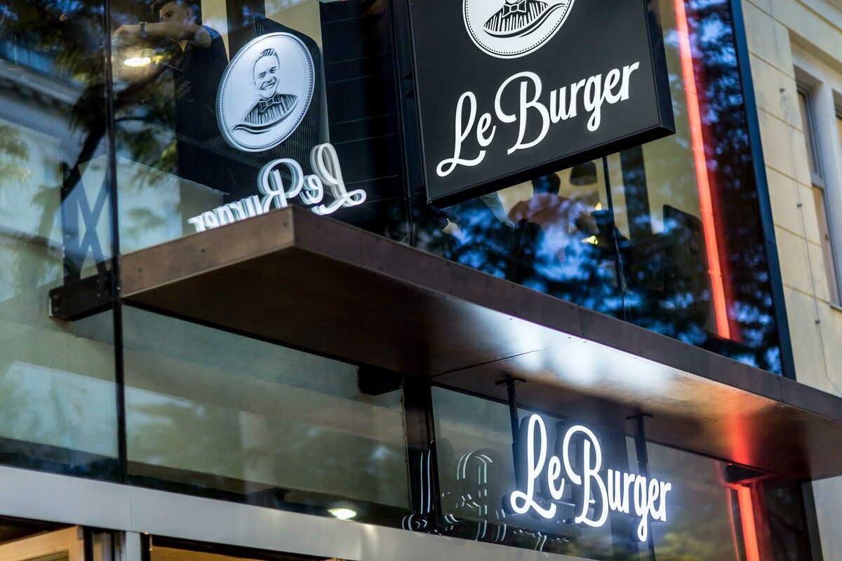 Le Burger gibt es seit 2014. Hinter dem Franchisesystem steht die Wiener Unternehmerfamilie Tauber. leburger/lorenz