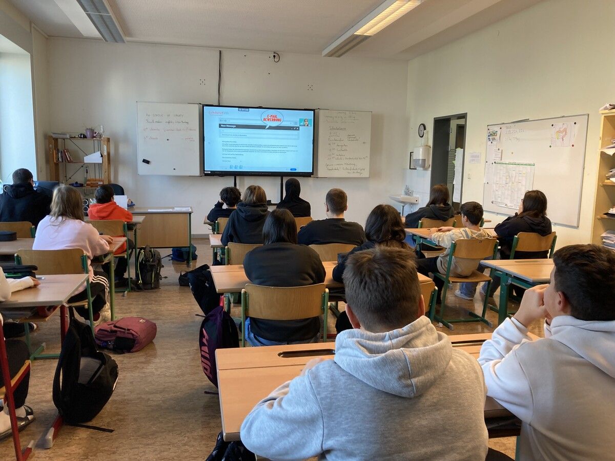 Lustenauer Viertklässler der Mittelschulen beim Bewerbungs-Webinar.GDe