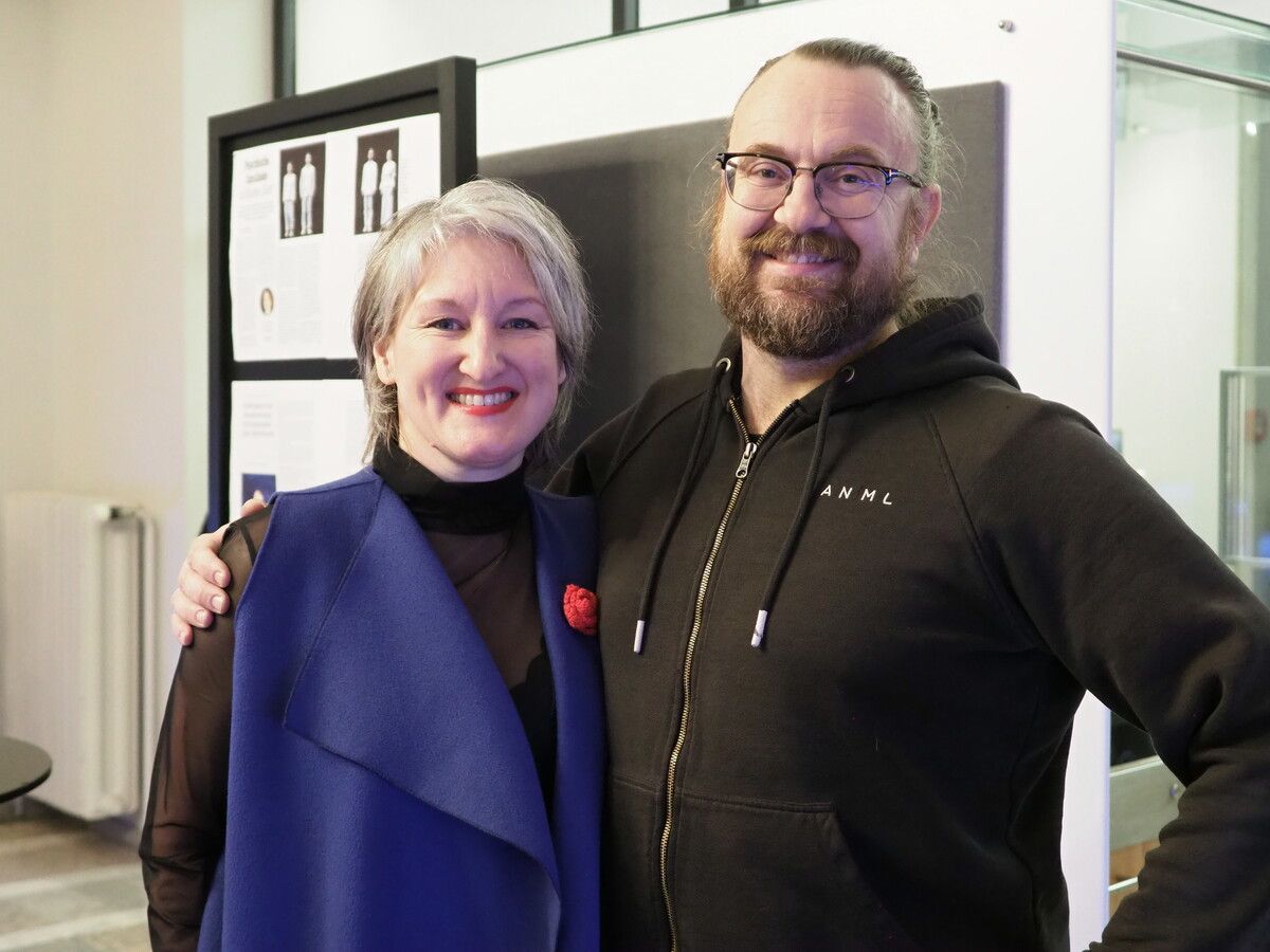 Mirjam Steinbock (IG Kultur) und Musiker Florian Koller.