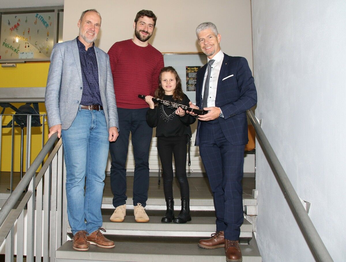 Musikschuldirektor Thomas Greiner, Hauke Kohlmorgen, Emilia Micheli, Sparkasse-Bludenz-Vorstandsdirektor Thomas Schreiber.Sparkasse