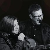 Musikerduo sorgt für Weihnachtsstimmung