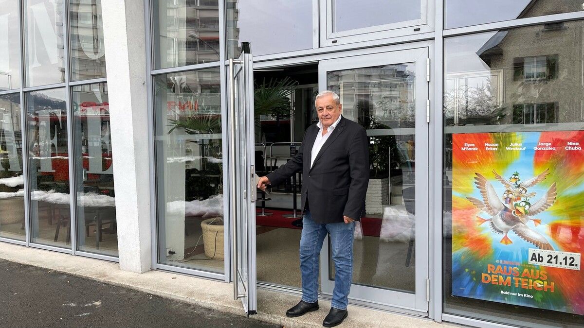 Peter Pienz ist erleichtert, dass der Betrieb weitergeht. „Es wäre schade um das einzige Kino in der Landeshauptstadt.“  VN/TAS