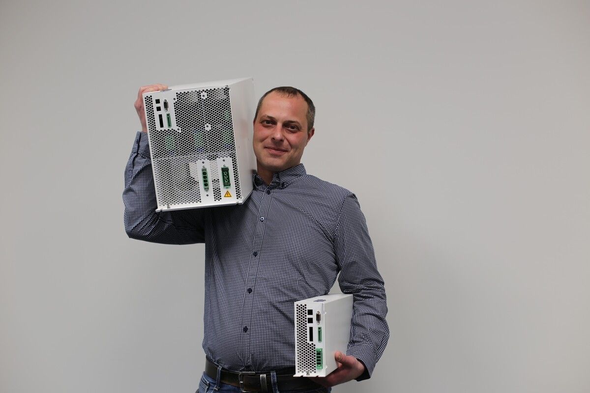 PowerUnits entwickelt UV-Vorschaltgeräte für industrielle und gewerbliche Anwendungen (im Bild: Co-Geschäftsführer René Tiefenthaler). PowerUnits