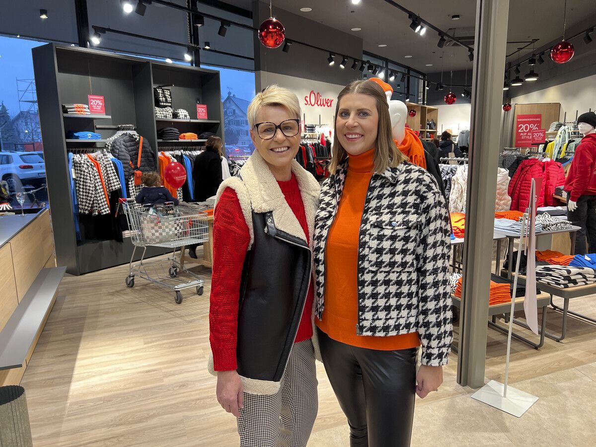 Renate Resch (s.Oliver) und Jessica Rhomberg im neugestalteten Shop.