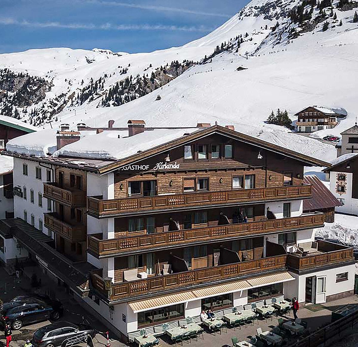 Soll einen neuen Besitzer bekommen: das Vier-Sterne- Hotel Hirlanda in Zürs. FA