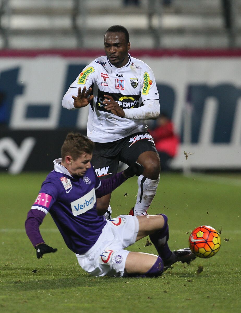 Stark bei einem seiner drei Bundesliga-Einsätze gegen Louis Ngwat-Mahop. GEPA