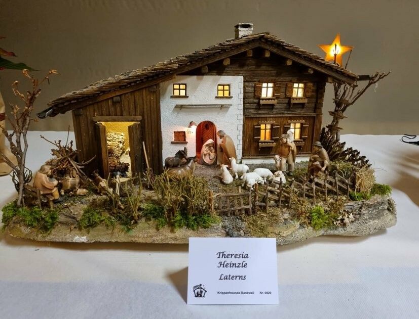 Theresia Heinzle aus Laterns legte sich bei ihrer klassischen Krippe ordentlich ins Zeug.