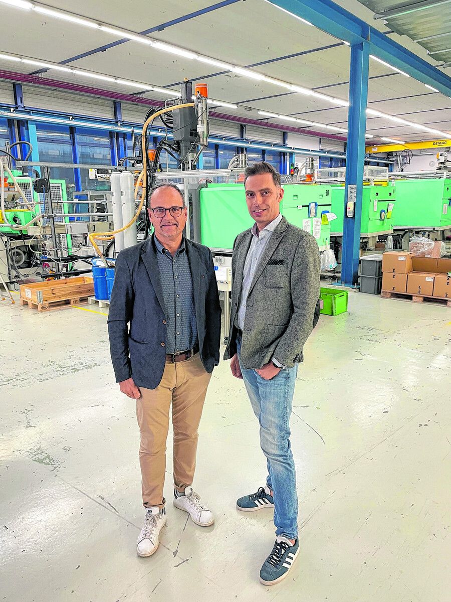 Trennung nach einem Monat: kdg-CEO Michael Hosp (l.) und der ehemalige Montfort-Kunststofftechnik-Geschäftsführer Martin Schmid im November. FA