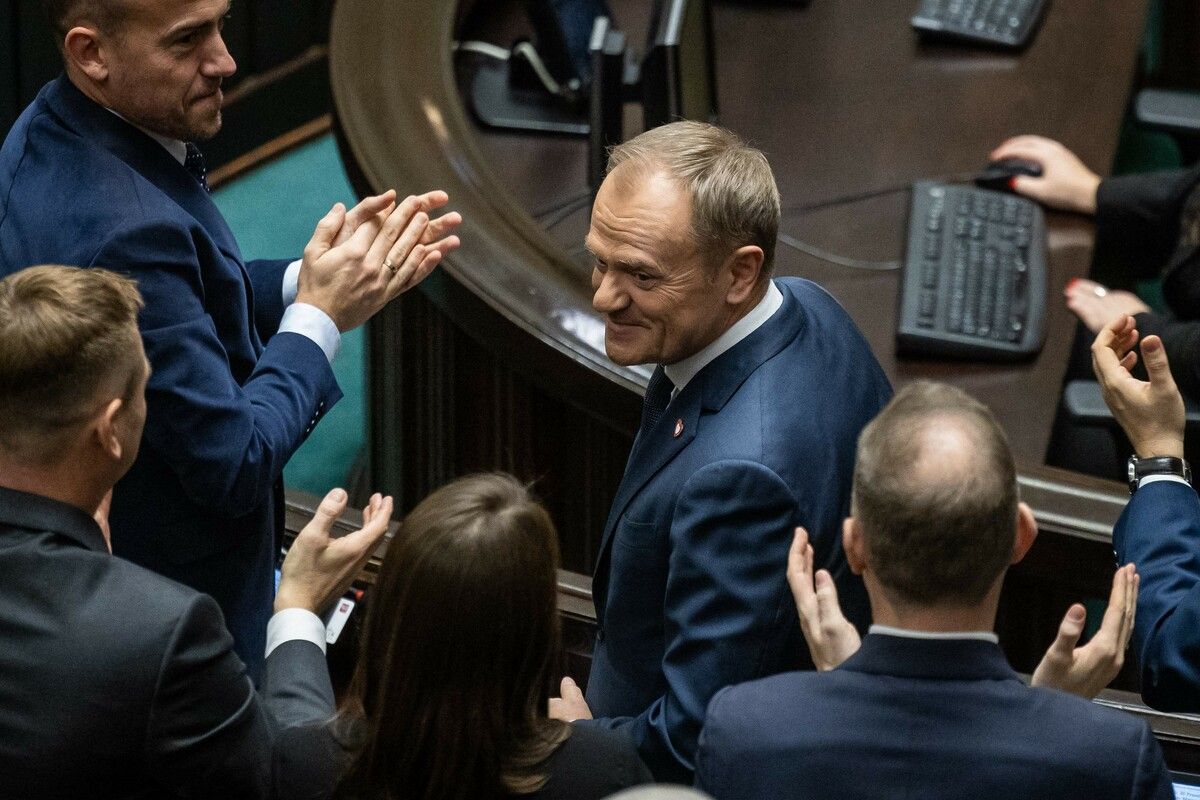 Unter großem Applaus hielt der designierte polnische Premier Donald Tusk seine Regierungserklärung im Parlament. Sein Land werde in Europa wieder eine Führungsrolle einnehmen. AFP