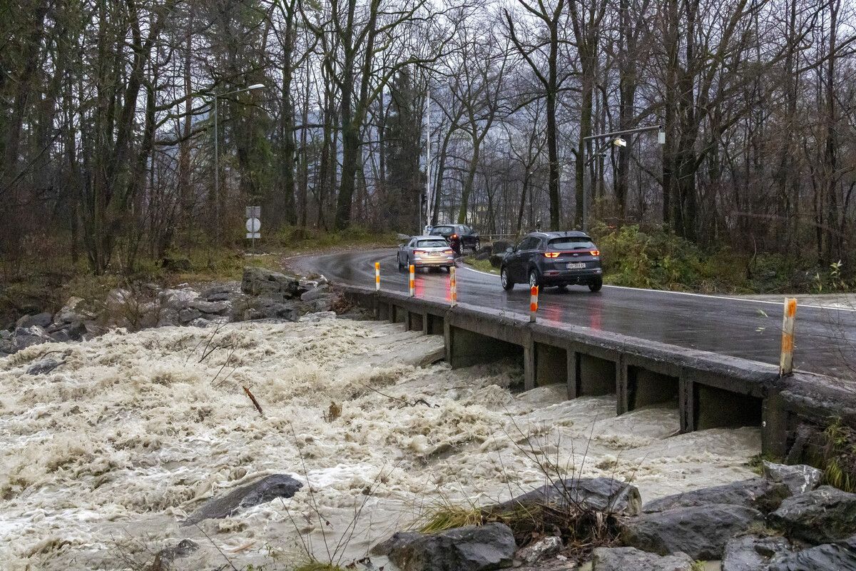 Viel Wasser führt auch die Dornbirnerach. Aber noch nicht so viel, dass die Furt in Dornbirn hätte gesperrt werden müssen.