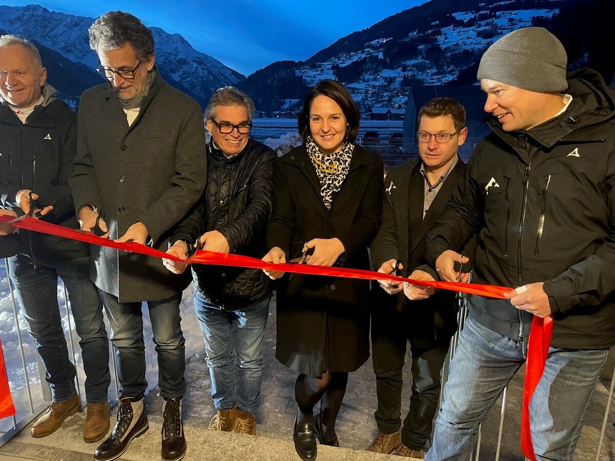 V.l.: Peter Marko (GF SiMo), G. Burtscher (BTV), Helmut Salzgeber (Rhomberg), LT-Vizepräs. Monika Vonier, BL Christian Pfister, Martin Oberhammer (GF SiMO). VN/sca