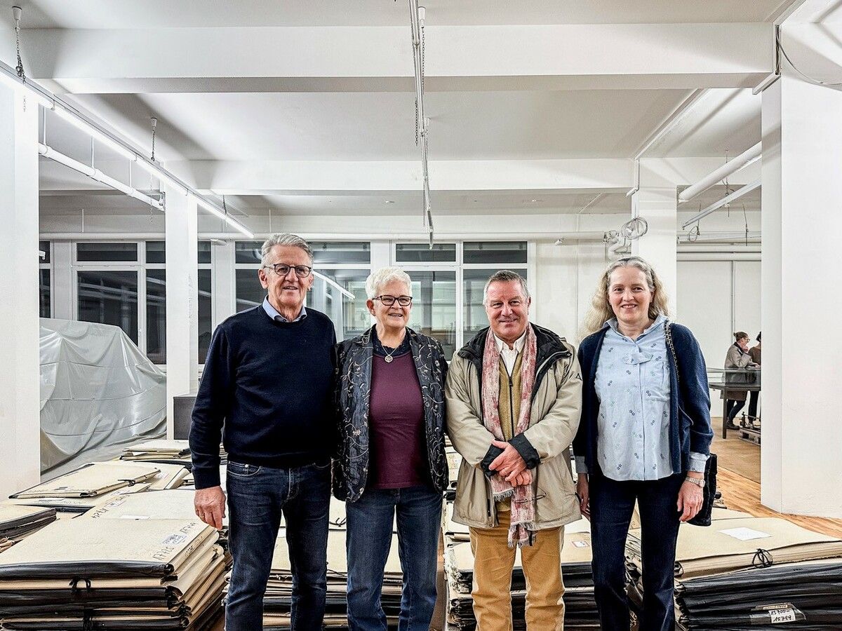 V.l.: Schriftführer Guntram Bösch, S-MAK-Obfrau Margarete Formanek, Arno Fitz (Wirtschaftsarchiv Vorarlberg) und Christine Herburger (Vermieterin).S-MAK