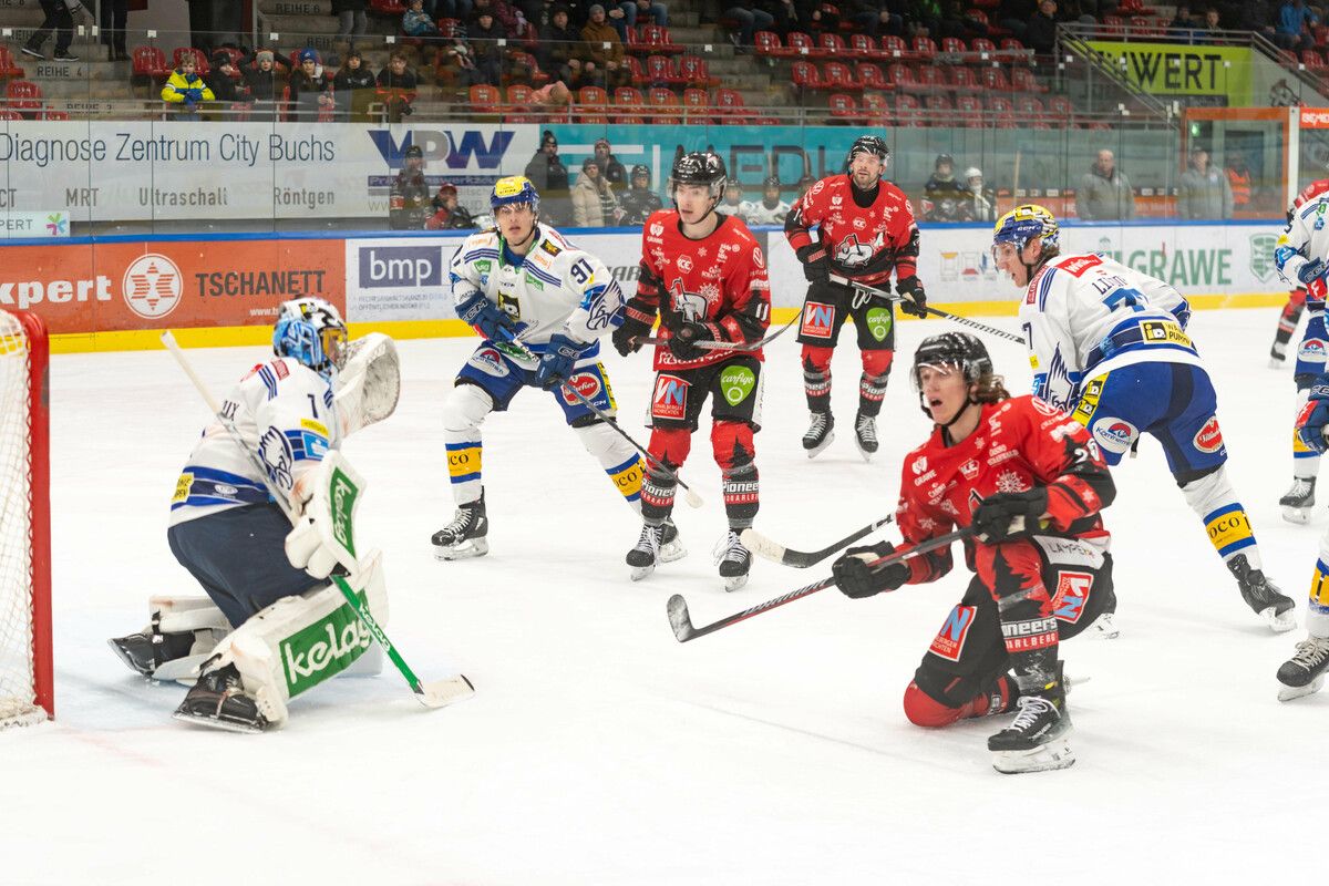 Yannick Lebeda, Kevin Macierzynski und Julian Metzler erkämpften sich mit den Pioneers nach sechs Niederlagen wieder einen Sieg.Stiplovsek