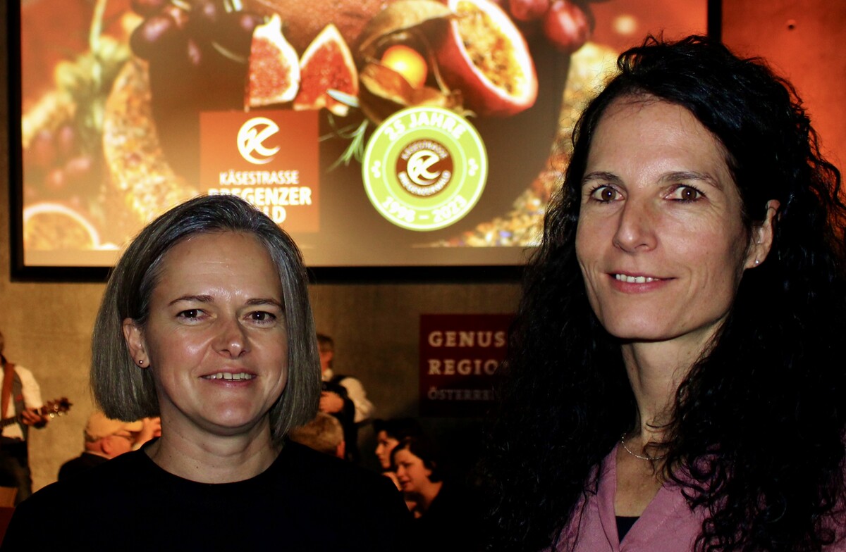 Zusammenarbeit von Käsestraße und Tourismus: die Geschäftsführerinnen Christina Rusch und Cornelia Kriegner (l.).