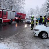 Pkw nach Kollision ­überschlagen