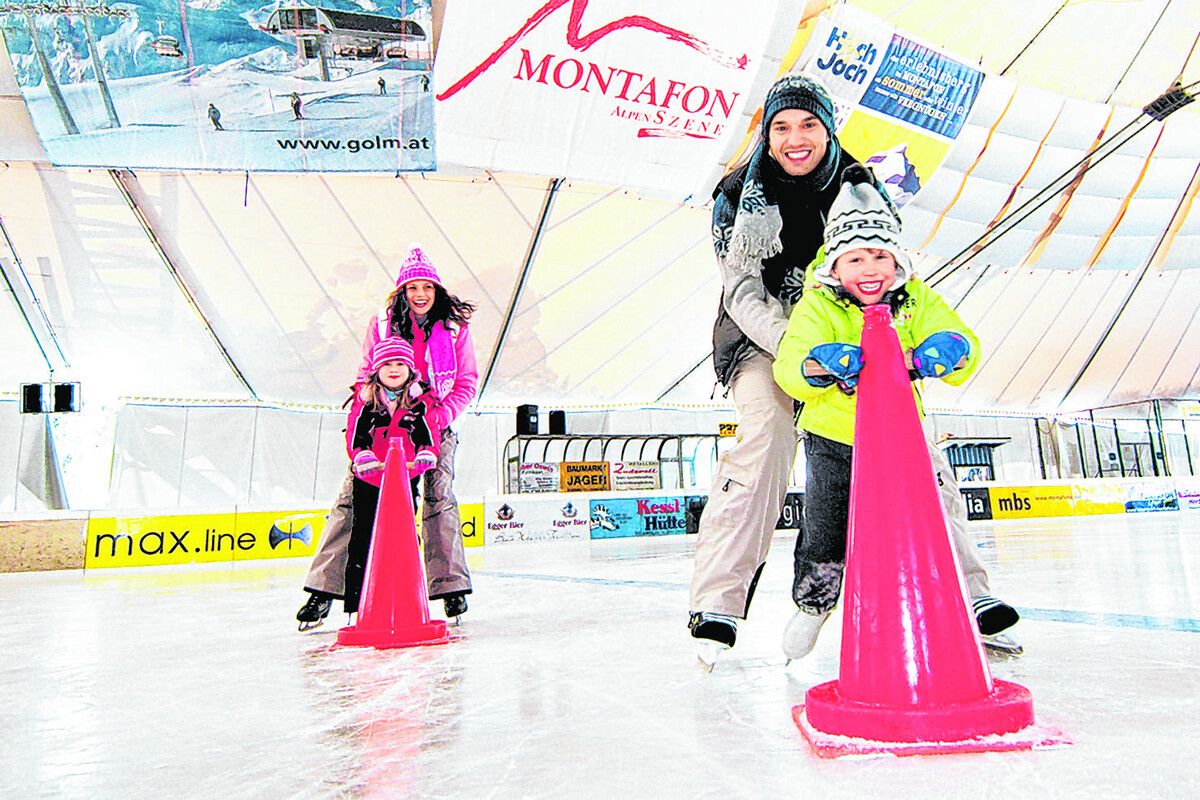 aktivpark montafon Im Winter verwandelt sich die Zelthalle mit ihrer überdachten Kunsteisbahn in einen 1800 Quadratmeter großen Wintertraum für Eis-Flitzer(inn)en. Dazu gehören Publikumslaufen mit Schlittschuhverleih, Eisstockschießen, Eishockey-Spiele, Gruppenevents sowie eine coole Eisdisco.
