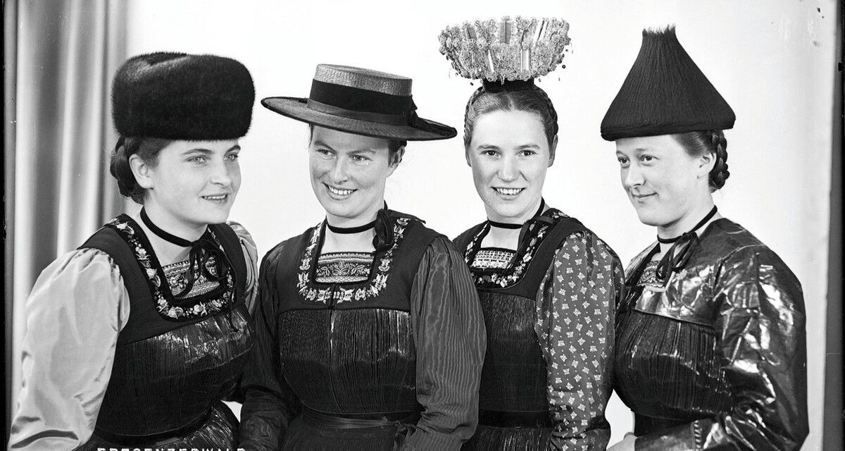 Aktuell ist die Sonderausstellung „Hiller. Das fotografische Gedächtnis des Bregenzerwalds“ im vorarlberg museum zu sehen.Johann_Kaspar_Hiller