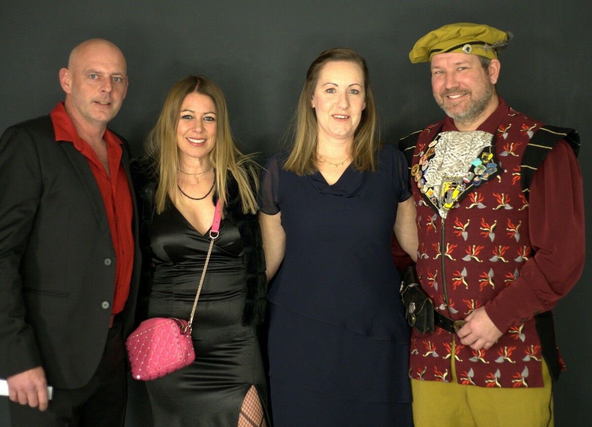 Altprinz Mario und Altprinzessin Anita (links im Bild) gemeinsam mit Zere Baumi (r.) und seiner Gattin.