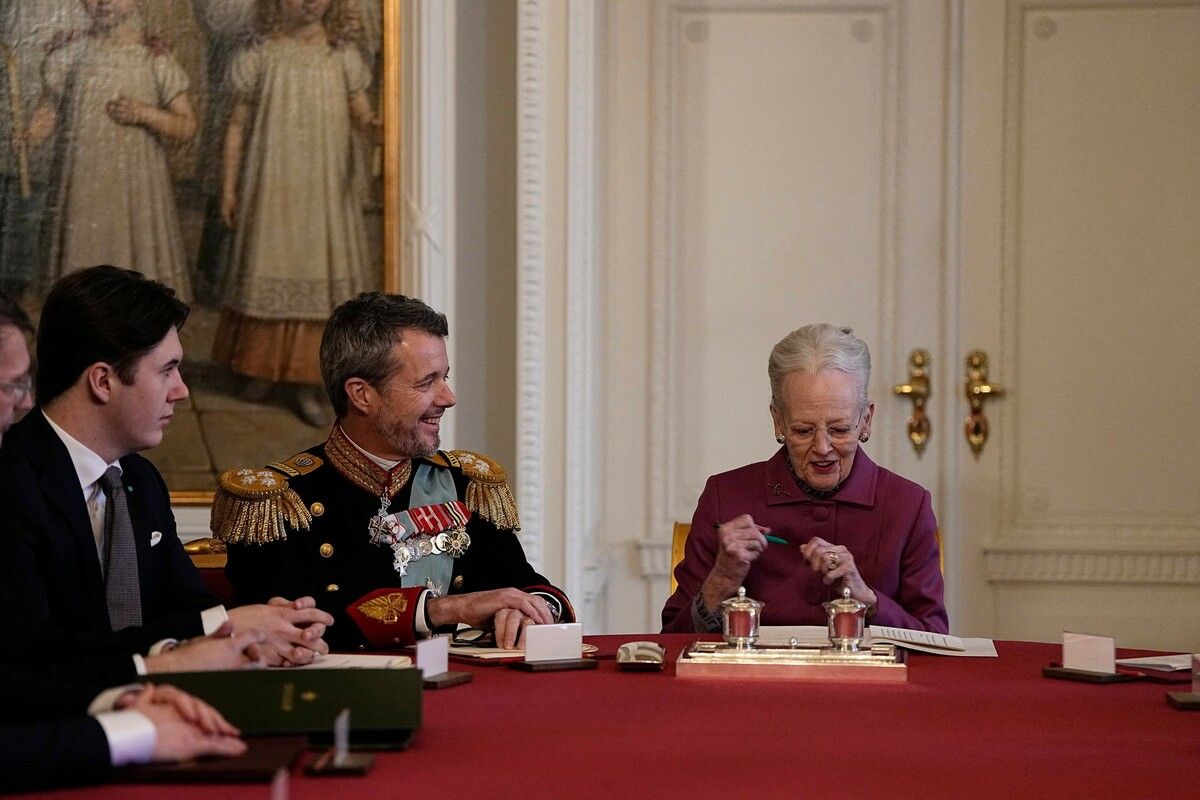 Am 52. Jahrestag ihrer Thronbesteigung unterzeichnete Königin Margrethe II. ihre Abdankungsurkunde, ihr ältester Sohn ist damit automatisch ihr Nachfolger.ap
