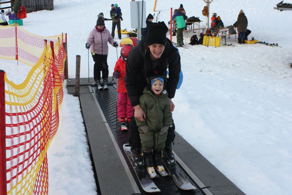 Am Zwergberg wird das Skifahren von klein auf spielerisch leicht erlernt.