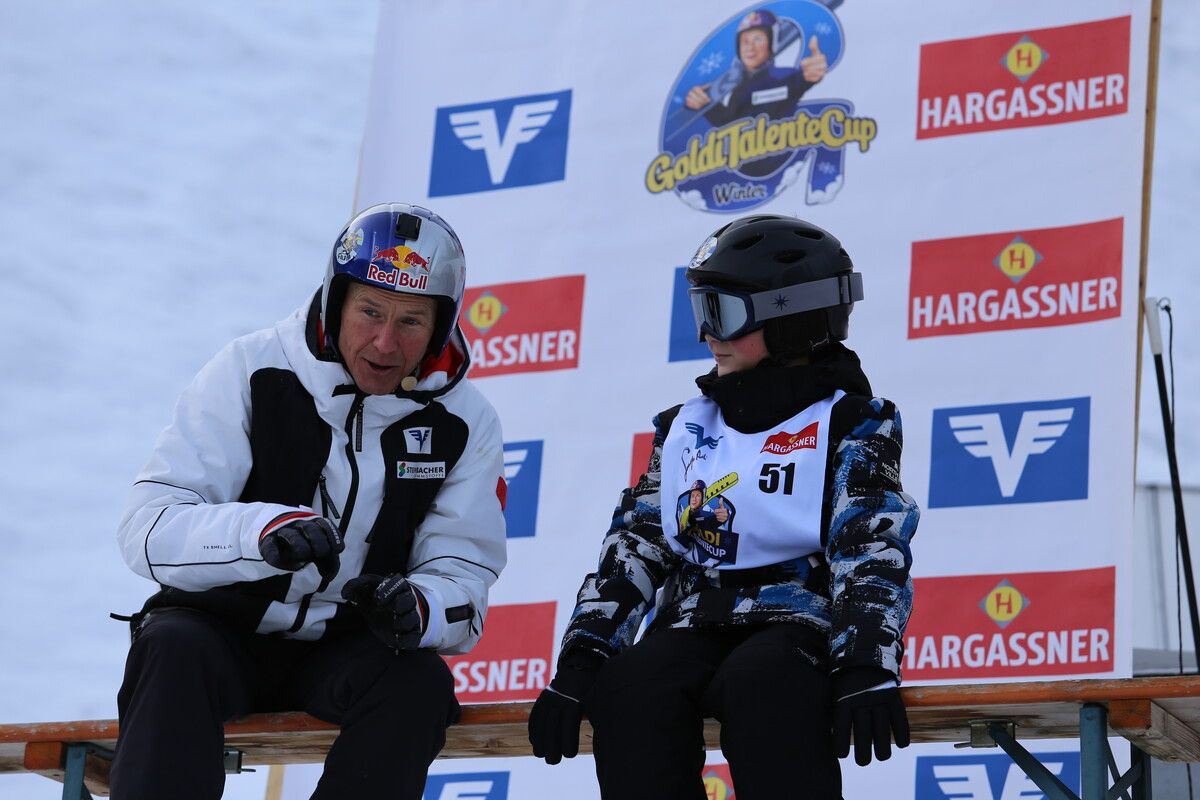 Andreas Goldberger erklärte den Nachwuchs-Springern, was die Herausforderung beim Skispringen ist. Oympiazentrum (2), BI