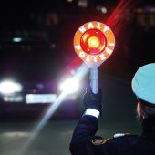 Waghalsige Überholmanöver auf der Flucht vor der Polizei
